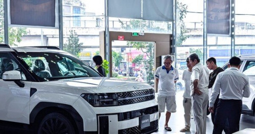 Nguồn cung dồi dào, ô tô trong nước giảm giá mạnh