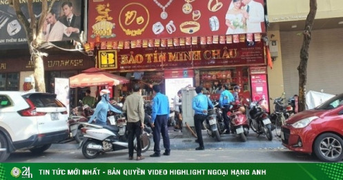 Giá vàng chiều 12/5: Lao dốc không phanh, bất ngờ với động thái của người dân trên phố vàng