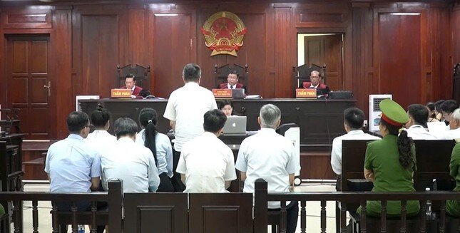 Cựu Bí thư Tỉnh ủy Bến Tre được giảm án 7 năm tù ảnh 1