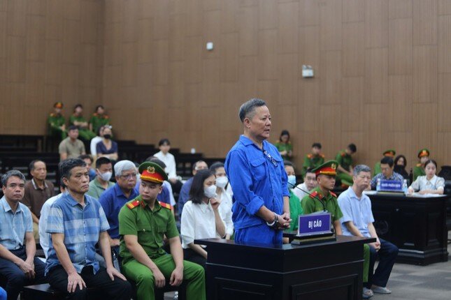 Vụ buôn lậu đất hiếm sang Trung Quốc: Chủ doanh nghiệp khóc, khai mới học hết lớp 8