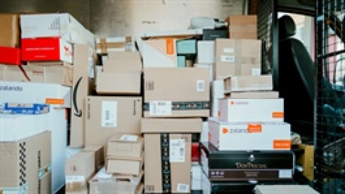 Mỹ giảm một nửa thuế nhập khẩu với kiện hàng giá trị thấp từ Trung Quốc