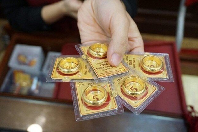 Giá vàng trong nước bỏ xa thế giới ảnh 1