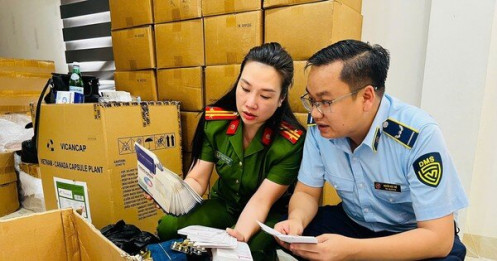 Công an Hà Nội thu giữ hơn 100 tấn hàng hóa thực phẩm chức năng, thiết bị y tế giả
