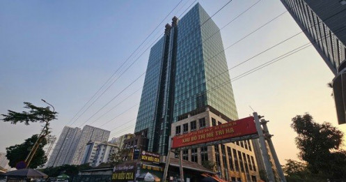 Tận thấy những tòa cao ốc 'chết yểu', bỏ hoang ở Hà Nội