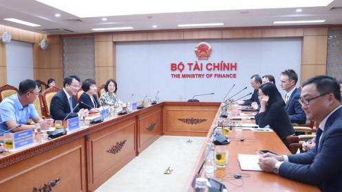 Thứ trưởng Bộ Tài chính Trần Quốc Phương làm việc với lãnh đạo Moody’s Ratings