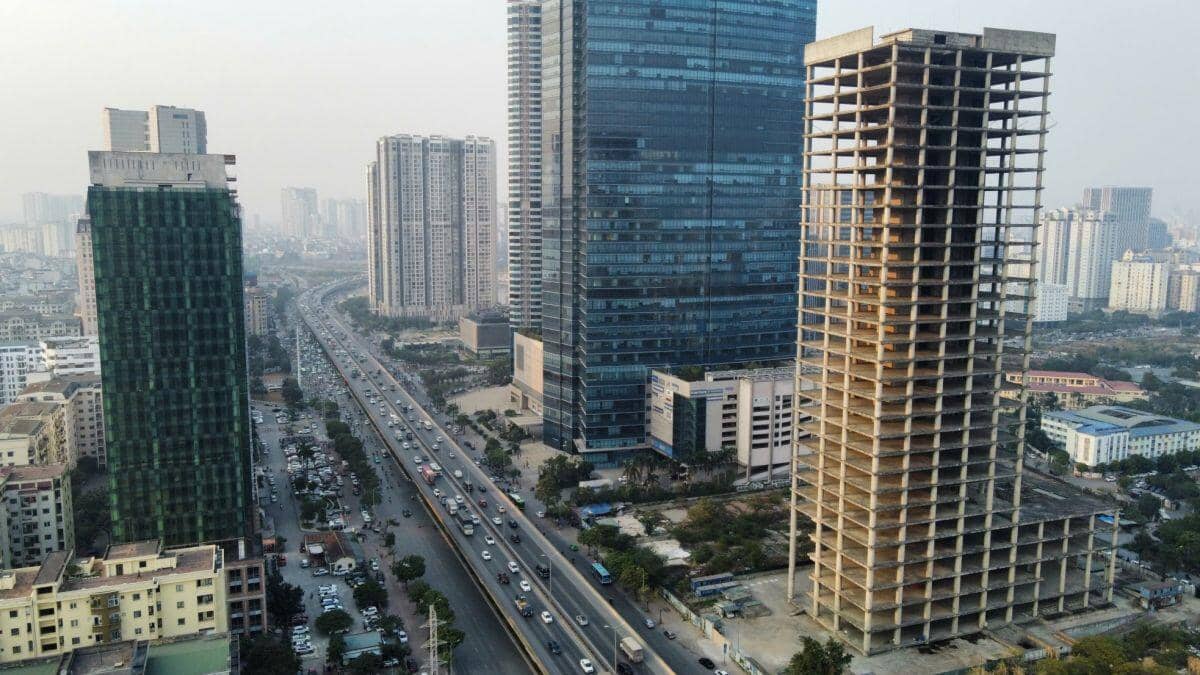 Tận thấy những tòa cao ốc chết yểu, bỏ hoang ở Hà Nội ảnh 13