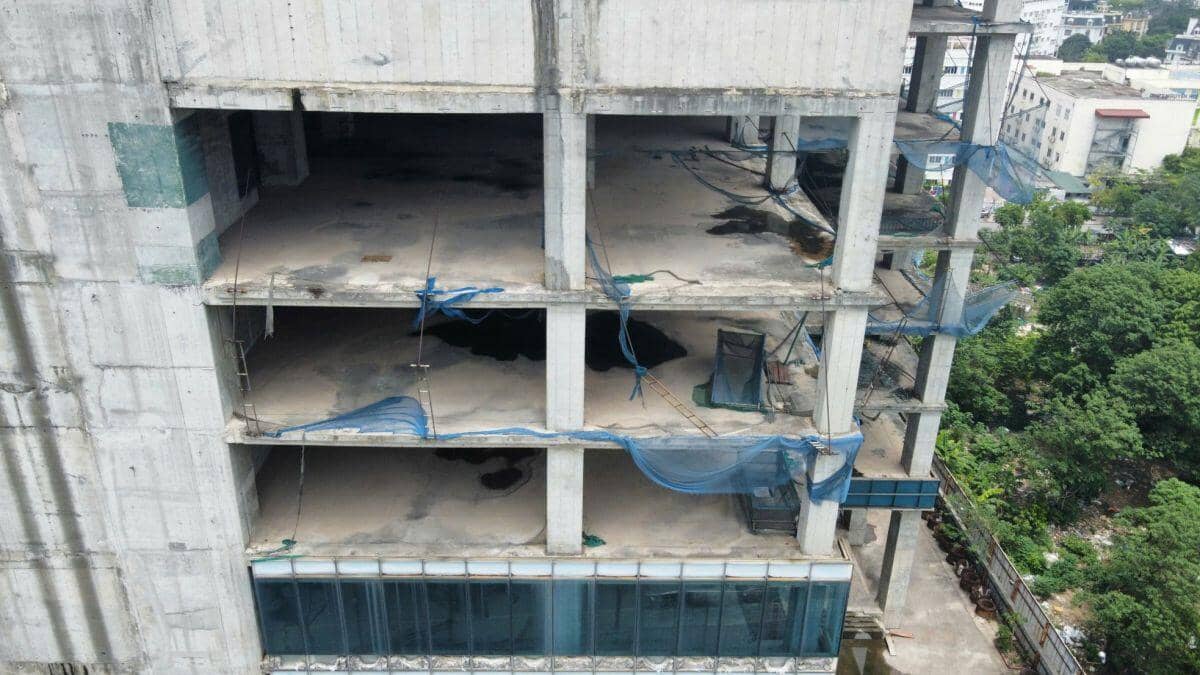Tận thấy những tòa cao ốc chết yểu, bỏ hoang ở Hà Nội ảnh 8