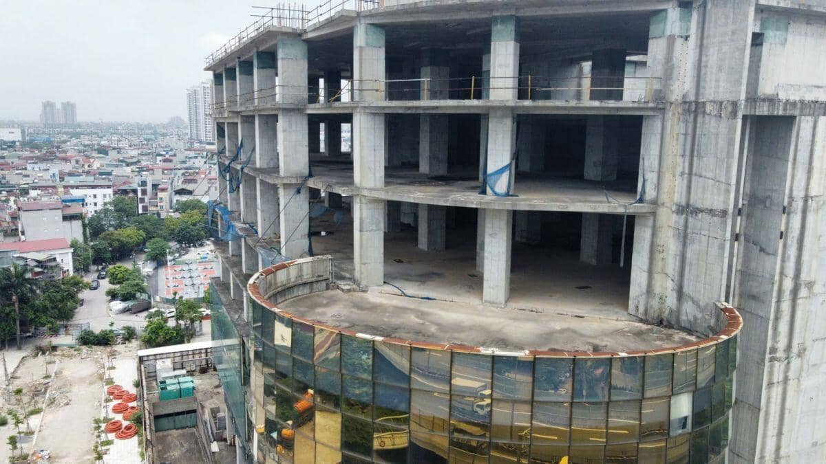 Tận thấy những tòa cao ốc chết yểu, bỏ hoang ở Hà Nội ảnh 7