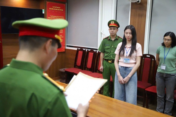 Hoa hậu Nguyễn Thúc Thuỳ Tiên được hưởng lợi 7 tỷ đồng từ bán kẹo rau củ Kera