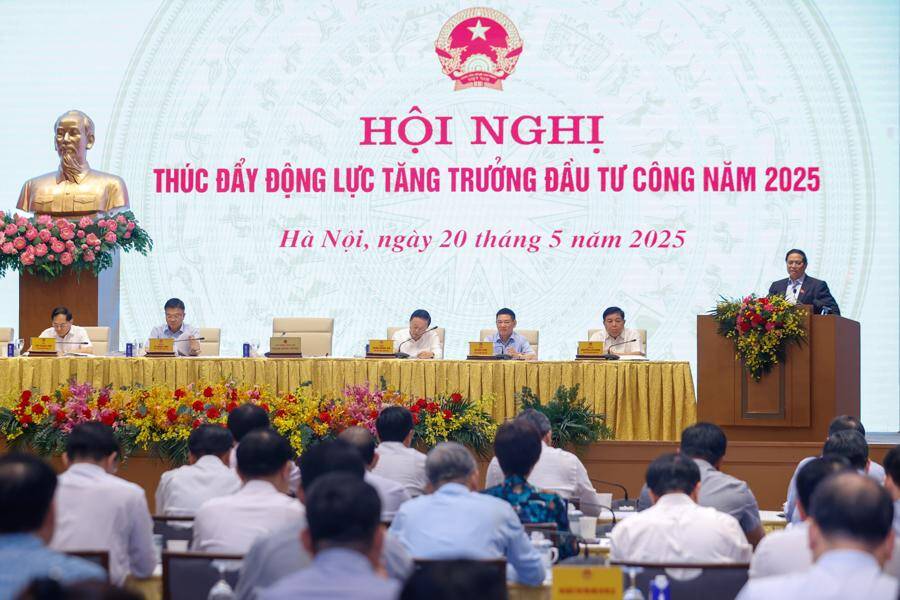 Thủ tướng: Huy động cả hệ thống chính trị để giải phóng mặt bằng, quyết tâm giải ngân 100% vốn đầu tư công năm 2025