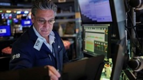 Dow Jones giảm hơn 100 điểm, S&P 500 đứt mạch 6 phiên tăng liên tiếp