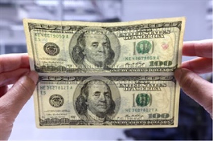 Đồng USD ngày càng yếu khi "thương hiệu Mỹ" mất dần ánh hào quang