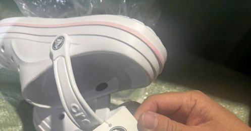 Phát hiện hàng nghìn sản phẩm 'đội lốt' Chanel, Dior