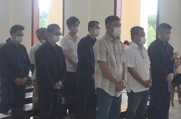 Nhận hối lộ gần 1 tỷ đồng, giám đốc trung tâm đăng kiểm lãnh 11 năm tù