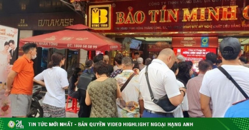 Giá vàng chiều 21/5: Tiếp tục tăng tốc, cảnh tượng bất ngờ tại các cửa hàng trên phố vàng