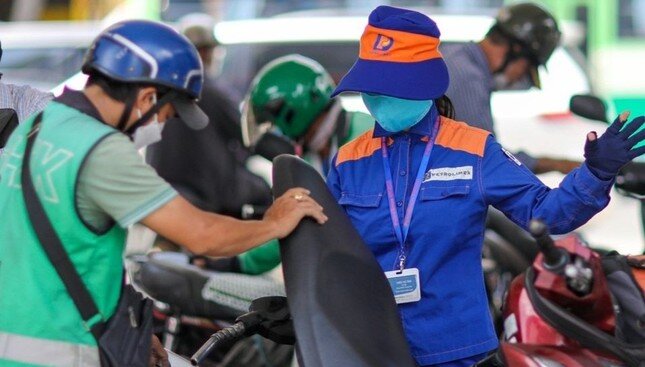 Ngày mai giá xăng dầu tăng hay giảm?