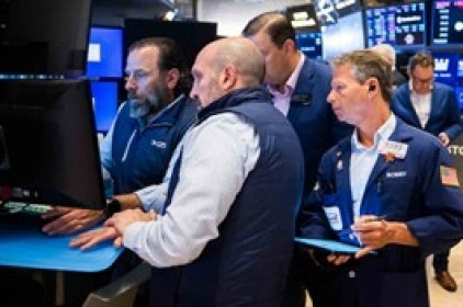 Dow Jones sụt hơn 800 điểm khi lợi suất trái phiếu Mỹ tăng vọt