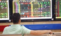 Tiền vào chứng khoán đột ngột 'mất hút'