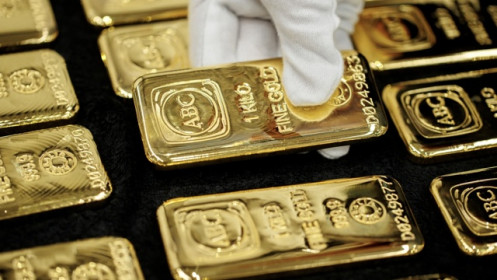Giá vàng đuối sức vì USD hồi giá, SPDR Gold Trust gom 4 tấn