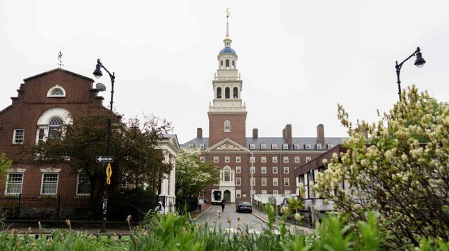 Chính quyền Tổng thống Trump thu hồi quyền tuyển sinh quốc tế của Đại học Harvard
