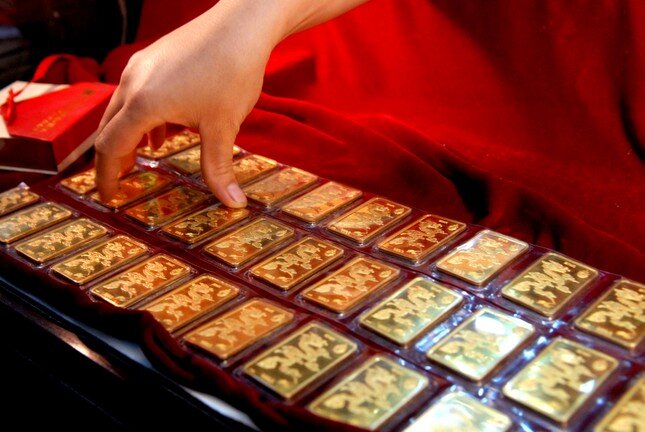 Giá vàng trong nước 'vượt mặt' thế giới