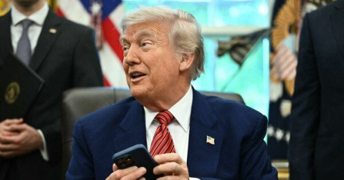 Ông Trump đe dọa khiến Apple, Samsung 'đứng ngồi không yên'