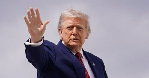 Tổng thống Trump nói Mỹ muốn sản xuất xe tăng, không phải áo phông