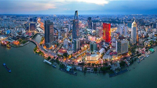 Thị trường bất động sản TP.HCM mới đón cơ hội từ xu hướng giãn dân hậu sáp nhập? ảnh 1