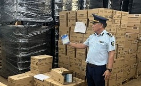 Bộ Công Thương yêu cầu đẩy mạnh kiểm tra các mặt hàng thiết yếu như sữa, thuốc, mỹ phẩm