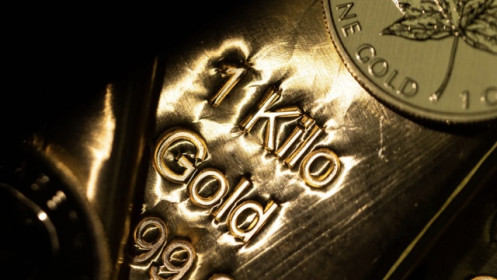 Giá vàng giữ vững mốc 3.300 USD/oz vì căng thẳng thương mại còn âm ỉ