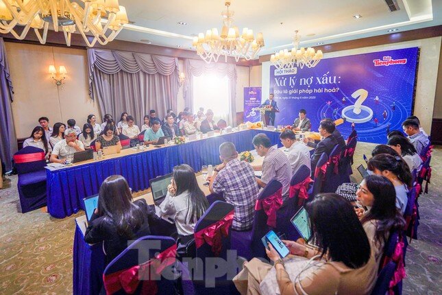 Luật hóa Nghị quyết 42: Cần hài hoà lợi ích ngân hàng và người vay vốn