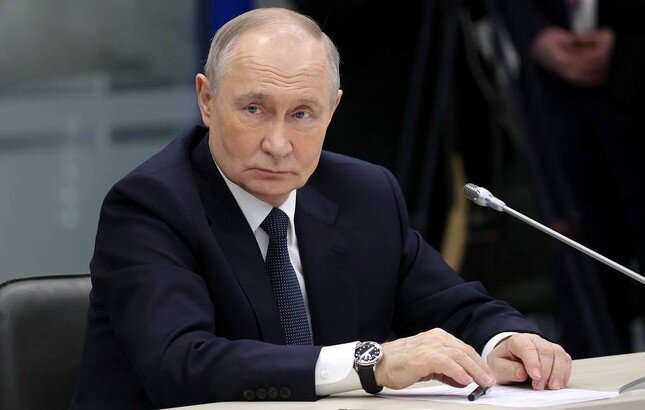 Tổng thống Nga Putin không vui khi bị gọi là người máy ảnh 1