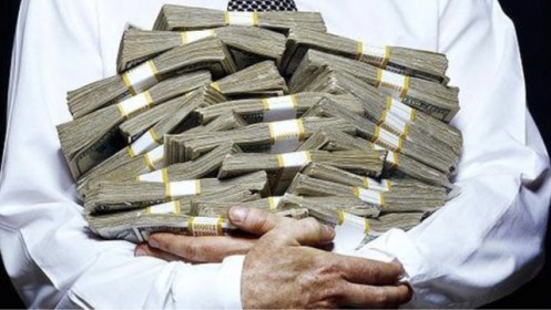 Thị trường bùng nổ, gần 20 quỹ cổ phiếu vẫn cẩn trọng phòng thủ "ôm" nhiều tiền mặt