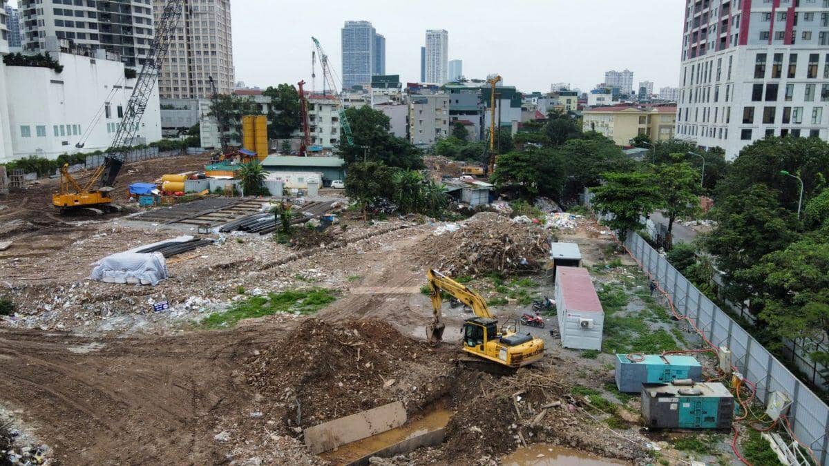 Cận cảnh khu 'đất vàng' 3 mặt tiền ở Hà Nội được đổi chủ sau nhiều năm bỏ hoang