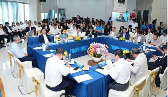 Doanh nghiệp vật vã trong nắng hạn vừa gặp cơn mưa rào ảnh 1