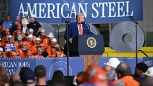 Ông Trump tuyên bố sẽ tăng gấp đôi thuế quan thép lên 50% từ tuần sau