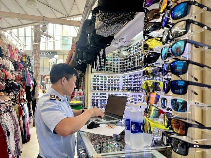 Đóng cửa sạp, né đoàn kiểm tra có thể bị xử lý hình sự