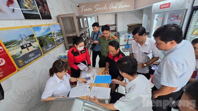 Vụ C.P bị tố bán thịt bẩn: Giấy chứng nhận an toàn thực phẩm hết hạn ảnh 1