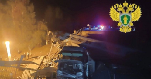 Nga: Cầu sập trúng tàu hỏa khiến hàng chục người thương vong, nghi do hành động phá hoại