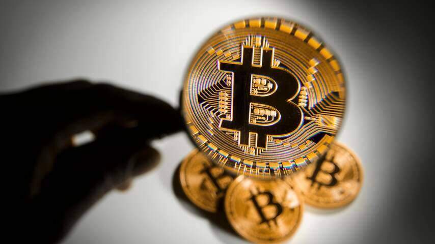 Tấm thẻ tù của "ông trùm" Silk Road được bán đấu giá đến nửa triệu đô