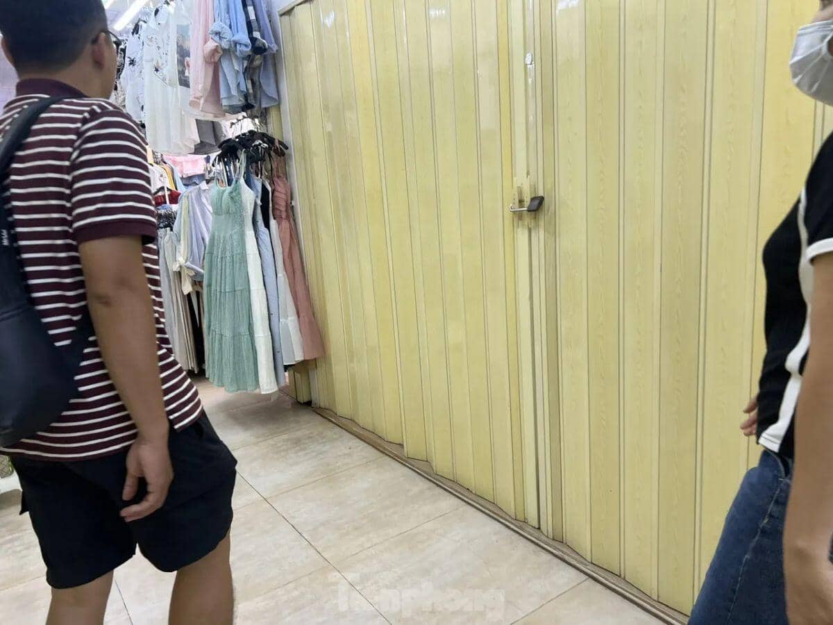 Cận cảnh 'hàng hiệu giá bèo' cần là có ở chợ truyền thống TPHCM