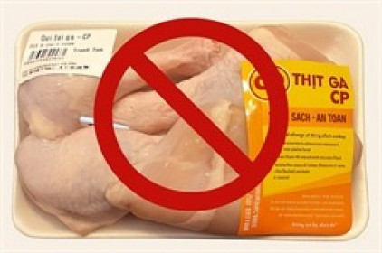 Một cửa hàng thực phẩm thông báo tạm ngưng bán sản phẩm của C.P