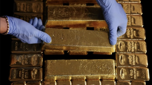 Giá vàng nhảy vọt lên đỉnh 3 tuần vì đồng USD lao dốc, SPDR Gold Trust tiếp tục mua ròng