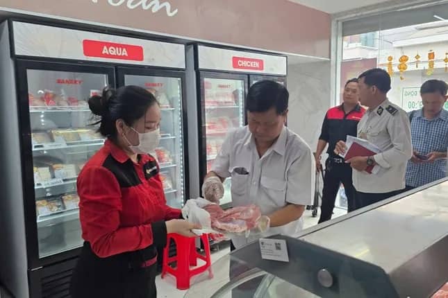 Loạt cửa hàng C.P ở Sóc Trăng dùng giấy chứng nhận an toàn thực phẩm hết hạn