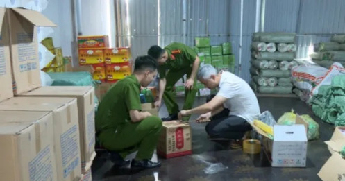 Phát hiện hơn 2 tấn thực phẩm đông lạnh không rõ nguồn gốc tại Hạ Long