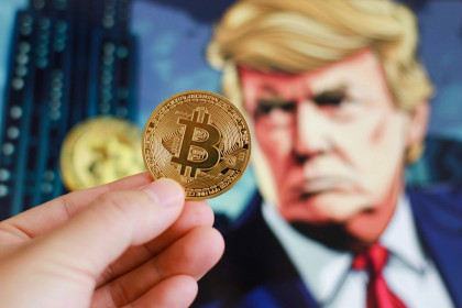 Các dự án crypto của ông Trump đồng loạt công bố ví tiền số riêng, ETF Bitcoin