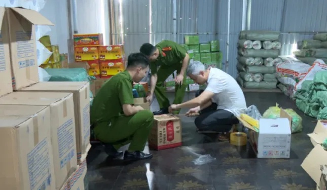 Phát hiện hơn 2 tấn thực phẩm đông lạnh không rõ nguồn gốc tại Hạ Long ảnh 1