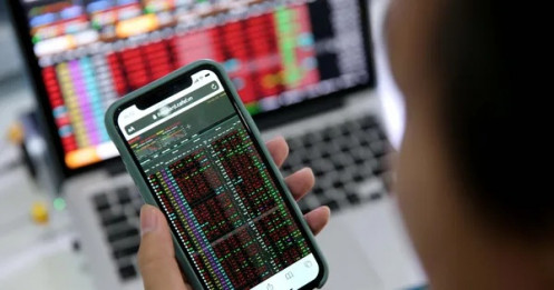 Cổ phiếu nhỏ hút tiền, chứng khoán vẫn gặp khó