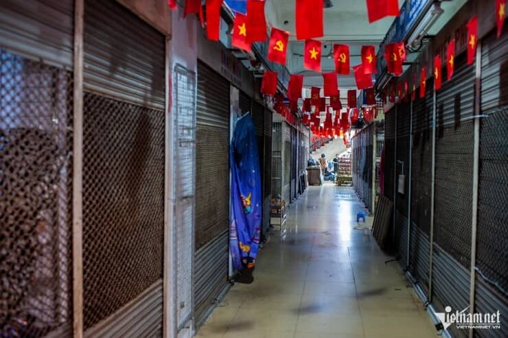 Chợ Đồng Xuân, Hàng Da bỗng dưng "đóng băng" giữa hè: Nỗi lo lớn hơn cả hàng hóa ế ẩm