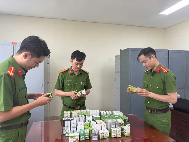 Khởi tố nữ giám đốc tổ chức sản xuất, buôn bán thực phẩm chức năng giả